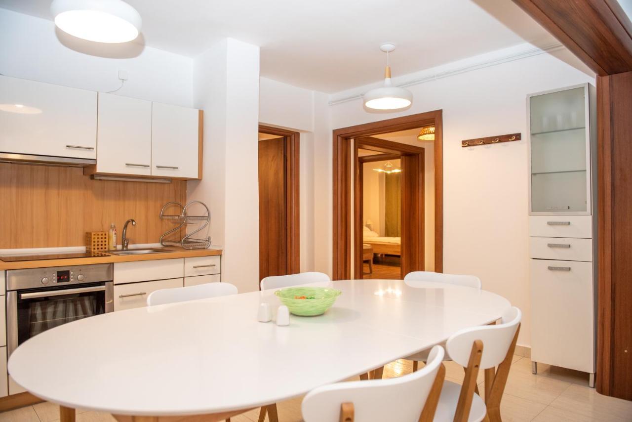 Classic Apartment Near The City Center Cluj-Napoca Exteriör bild