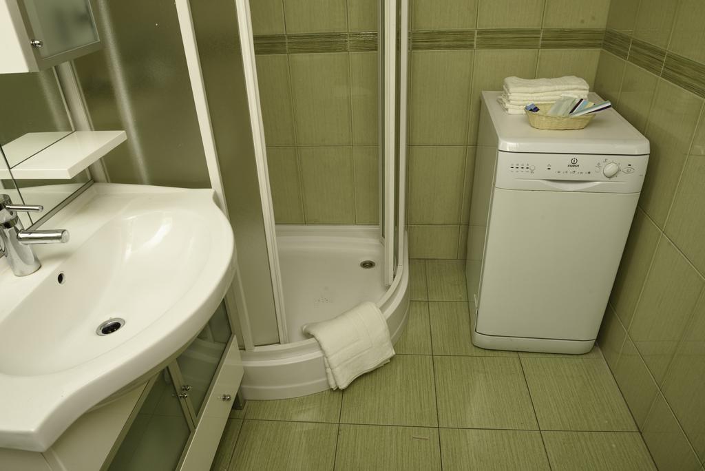Classic Apartment Near The City Center Cluj-Napoca Exteriör bild